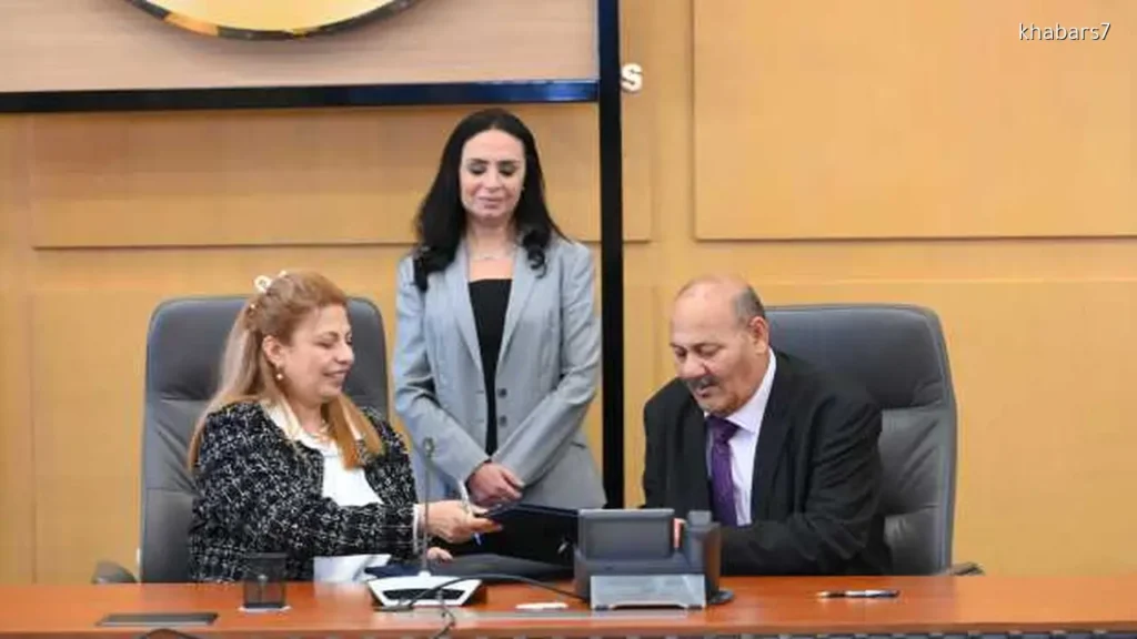 Social Solidarity Minister Signs Microfinance Contracts in Provinces