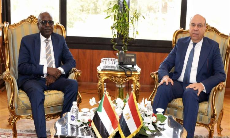 وزير الطيران المدني يستقبل وزير البنية التحتية والنقل السوداني