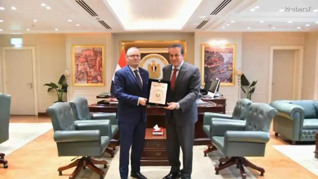 Egypt’s Health Minister Discusses Local Manufacturing of Hospital Beds with Czech Ambassador