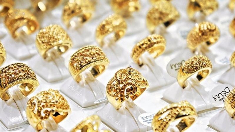 سعر الذهب اليوم يتراجع وعيار 21 يسجل 6140 جنيهًا سعر الذهب