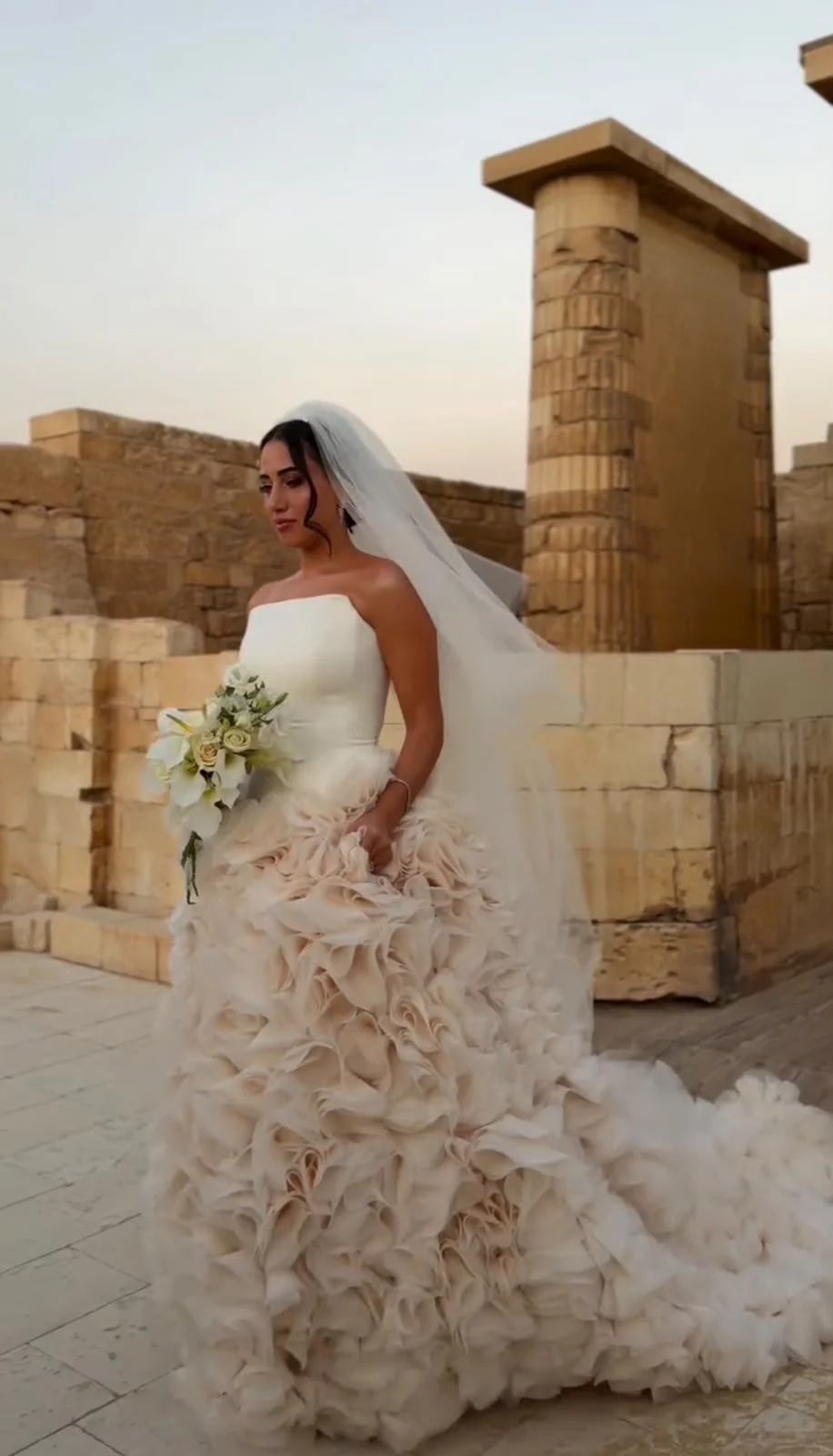 عروسة مصطفى شوبير بالورد