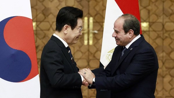 أستاذ اقتصاد يوضح أهداف زيارة السيسي لكوريا الجنوبية