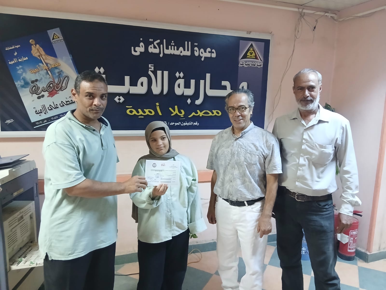 أسماء محمد من قنا تحصل على شهادة محو الأمية