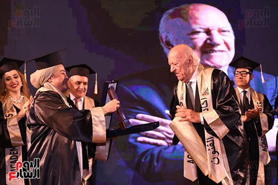 عمر خيرت يتسلم الدكتوراه الفخرية عمر خيرت يتسلم الدكتوراه الفخرية