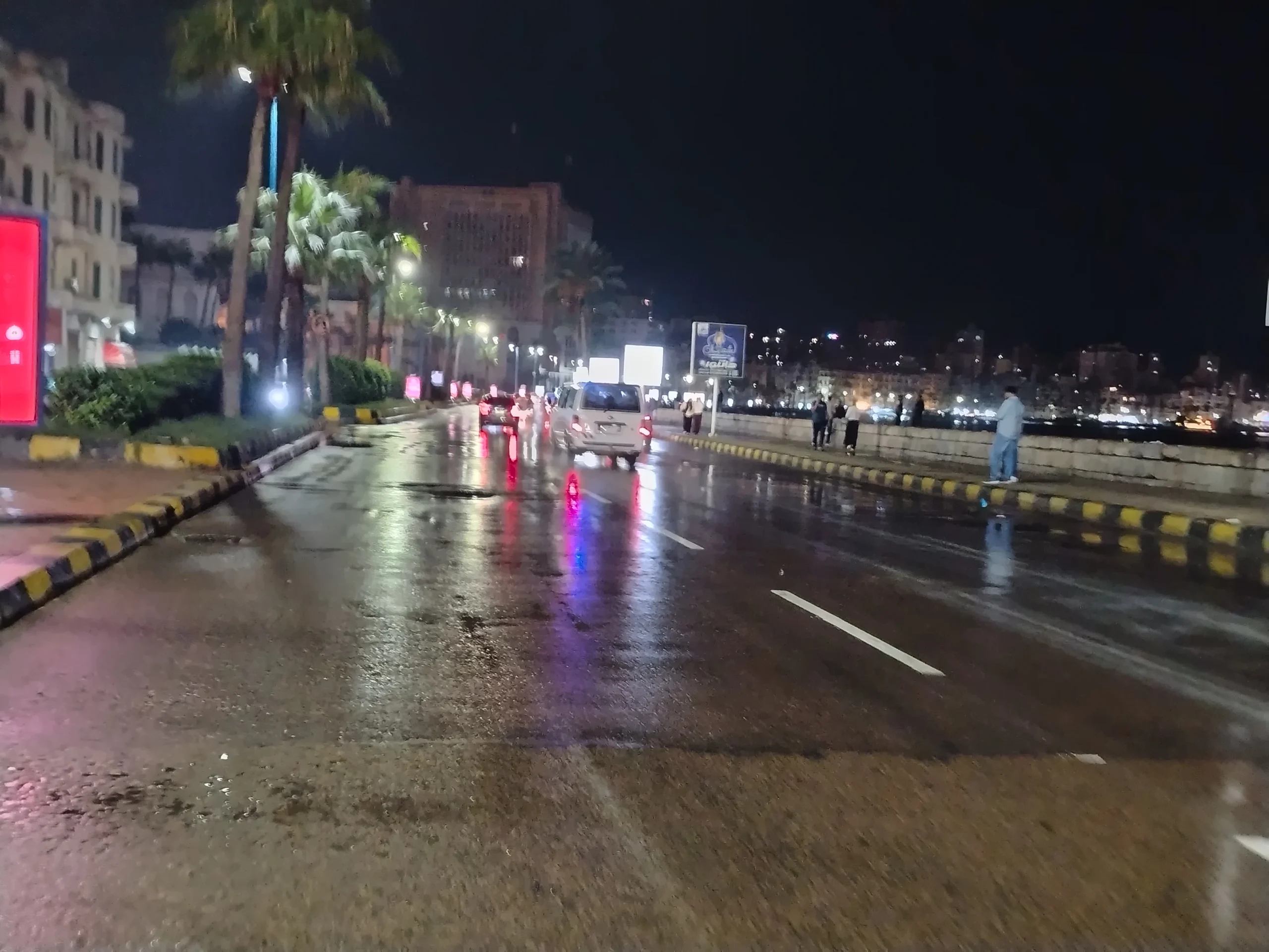 أمطار وطقس متقلب في الإسكندرية ليلا أمطار وطقس متقلب في الإسكندرية ليلا