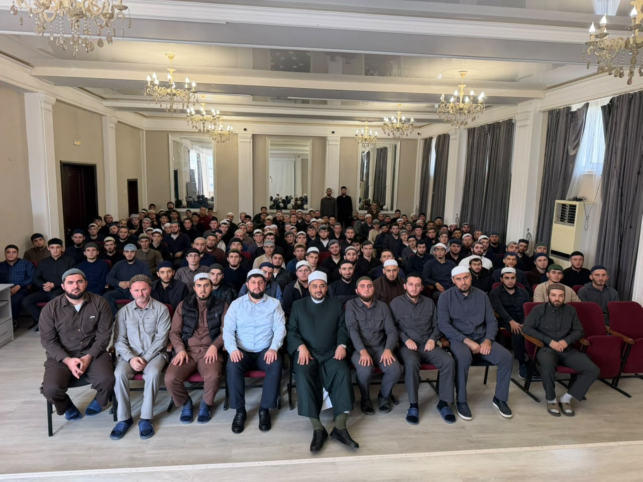 أحمد نبوي من داغستان يحدد خمس ركائز لطالب العلم الشرعي أحمد نبوي من داغستان يحدد خمس ركائز لطالب العلم الشرعي