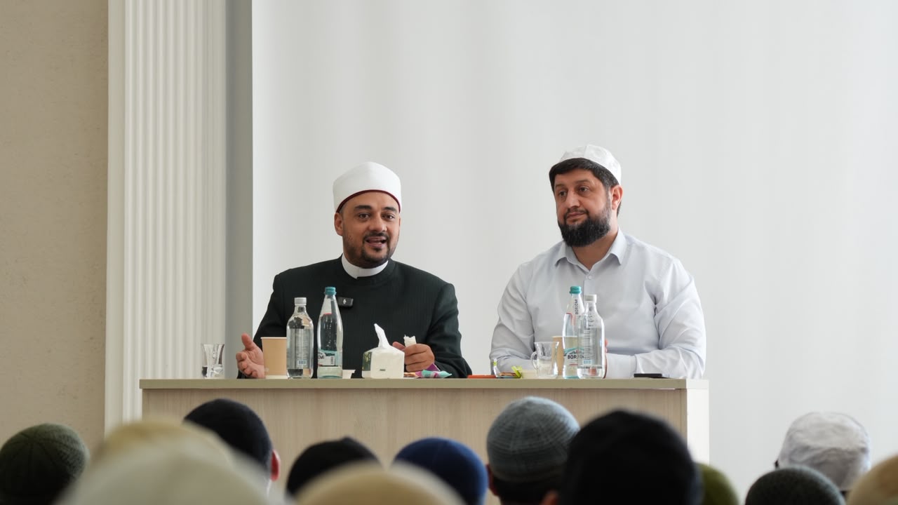 أحمد نبوي من داغستان يحدد خمس ركائز لطالب العلم الشرعي أحمد نبوي من داغستان يحدد خمس ركائز لطالب العلم الشرعي