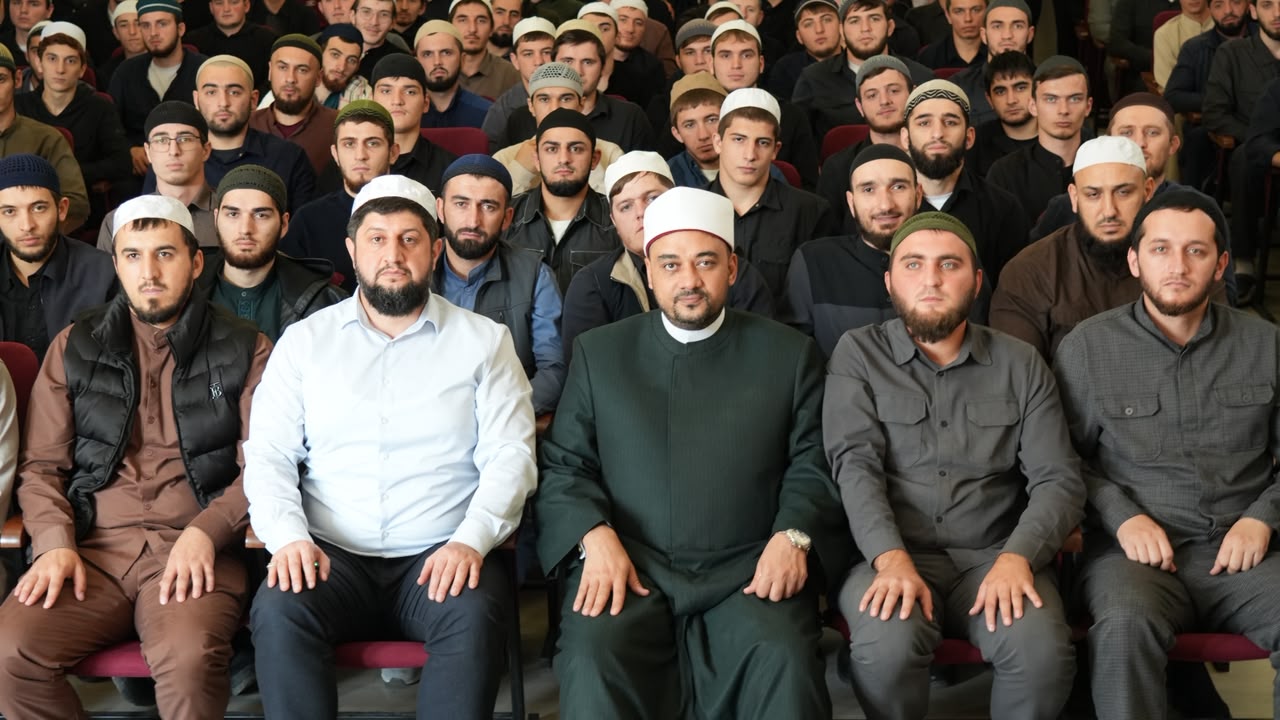 أحمد نبوي من داغستان يحدد خمس ركائز لطالب العلم الشرعي أحمد نبوي من داغستان يحدد خمس ركائز لطالب العلم الشرعي