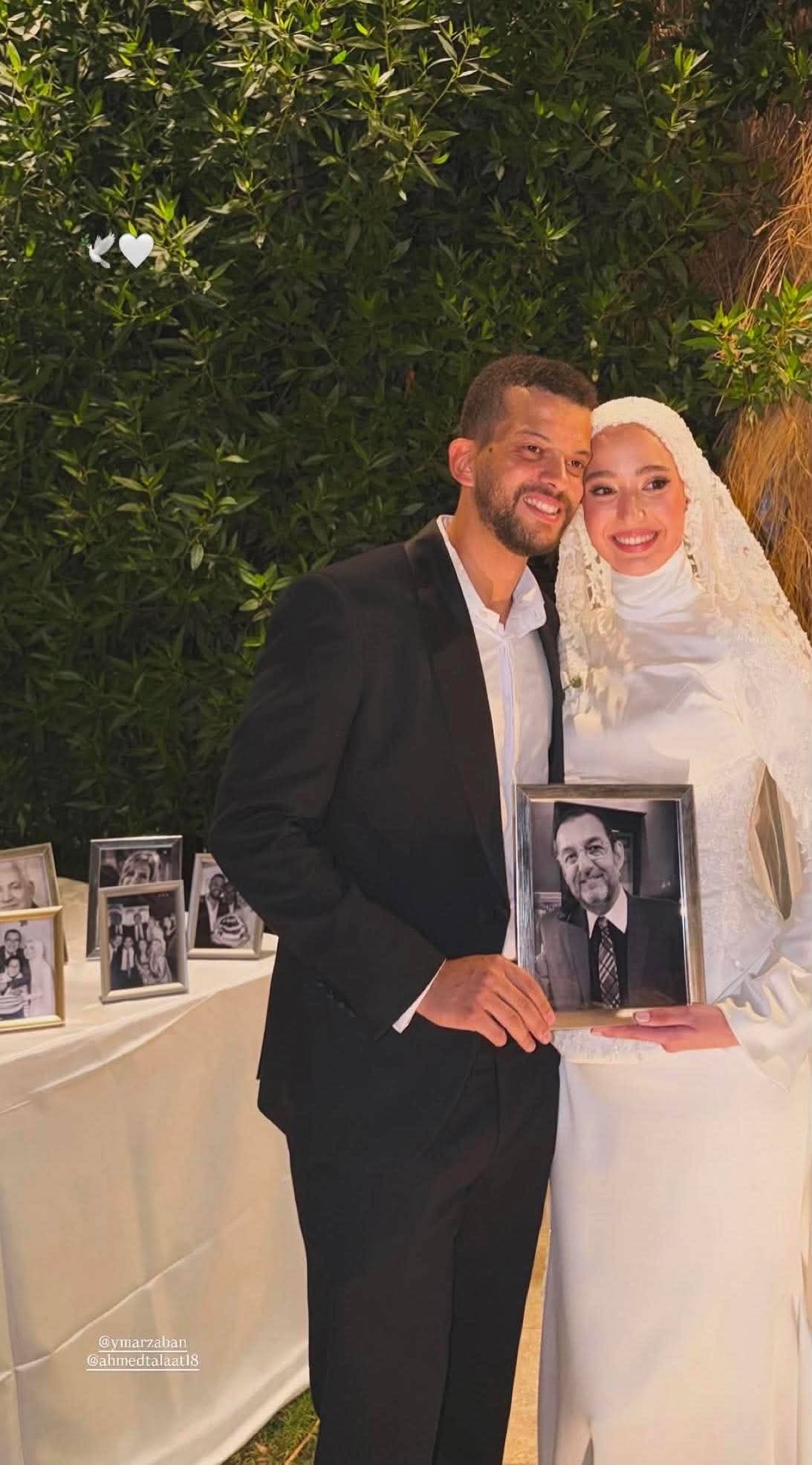 ابنة محمد مرزبان تحمل صورته في حفل زفافها
