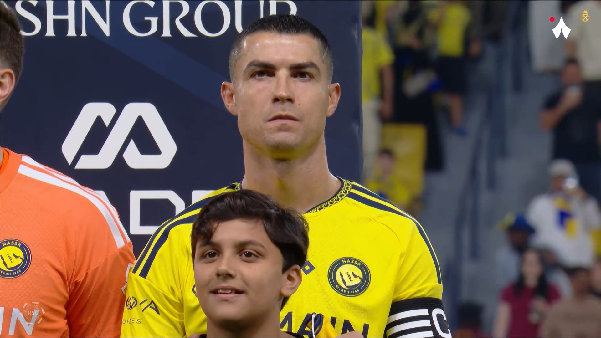 جماهير النصر ترفع تيفو خاصًا لدعم رونالدو أمام الدرعية جماهير النصر ترفع تيفو خاصًا لدعم رونالدو أمام الدرعية