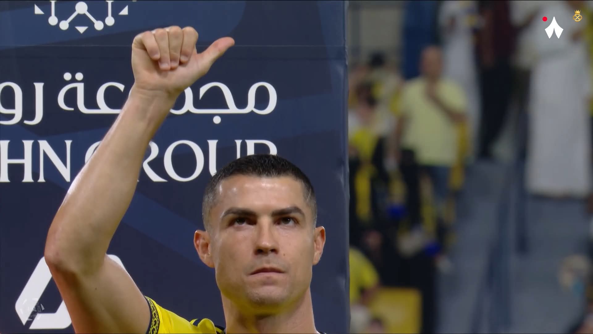 جماهير النصر ترفع تيفو خاصًا لدعم رونالدو أمام الدرعية جماهير النصر ترفع تيفو خاصًا لدعم رونالدو أمام الدرعية