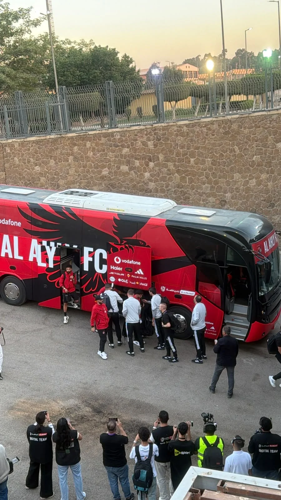 الأهلي يصل