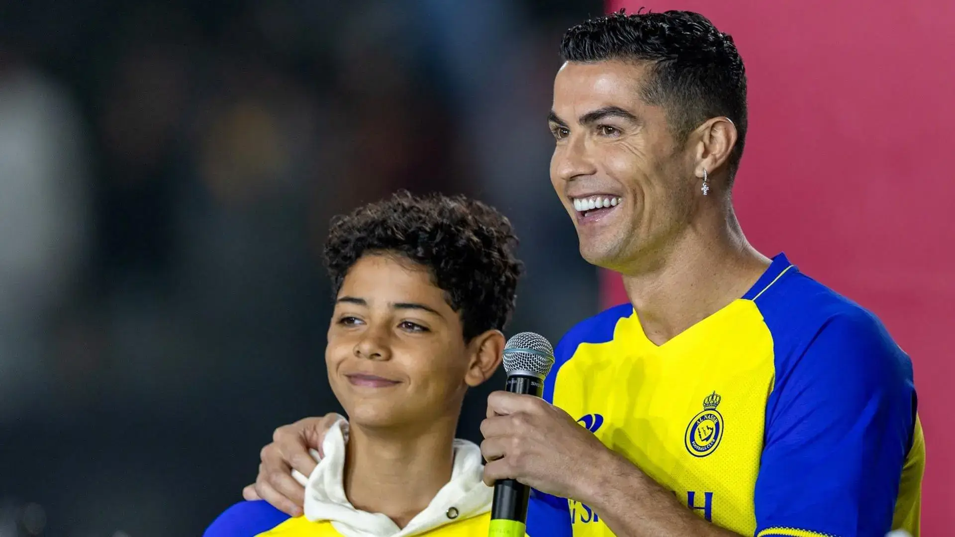كريستيانو جونيور مع والده في النصر كريستيانو جونيور مع والده في النصر