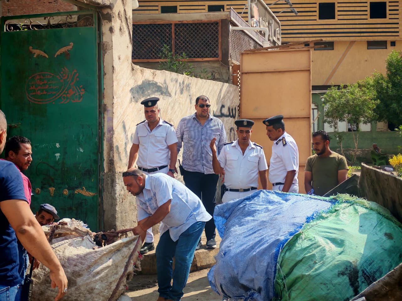 الجيزة تكثف حملاتها على مخازن الفرز والخردة بأوسيم والطالبية