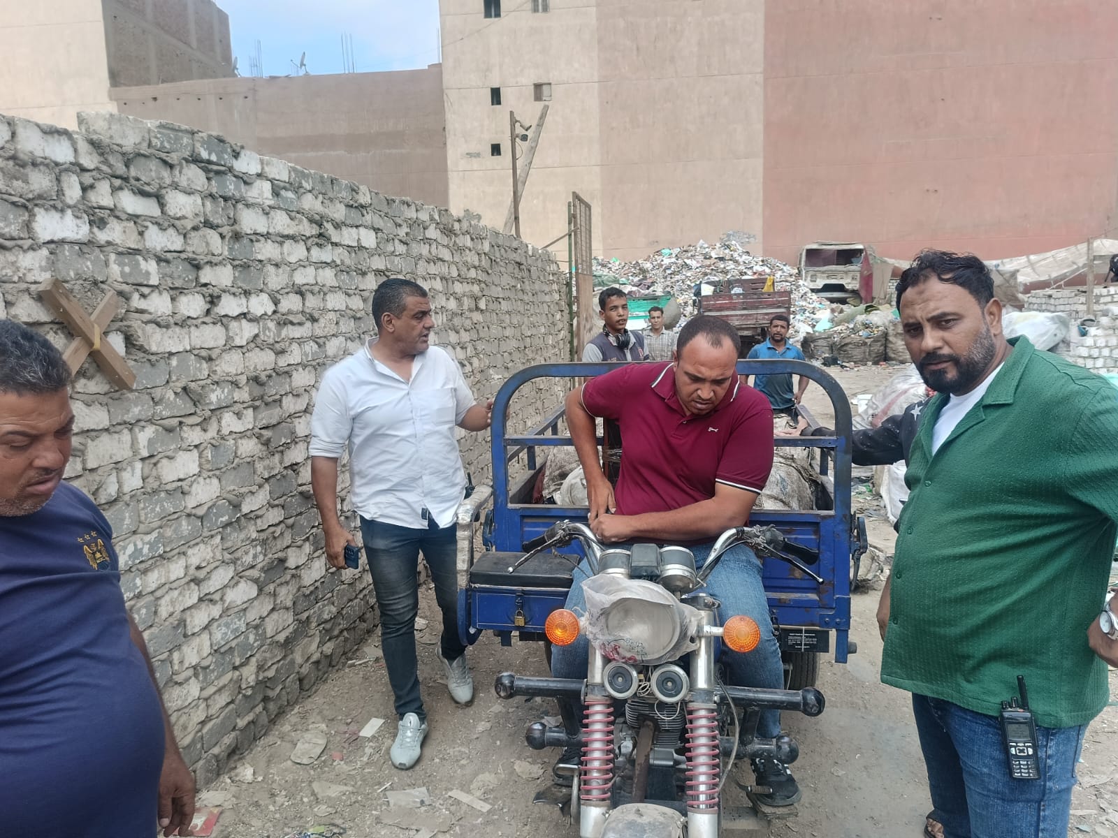 الجيزة تكثف حملاتها على مخازن الفرز والخردة بأوسيم والطالبية