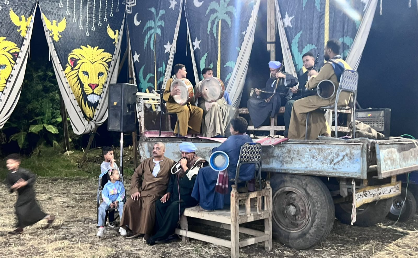 فرقة ربابة شعبية في حفل زفاف بقنا