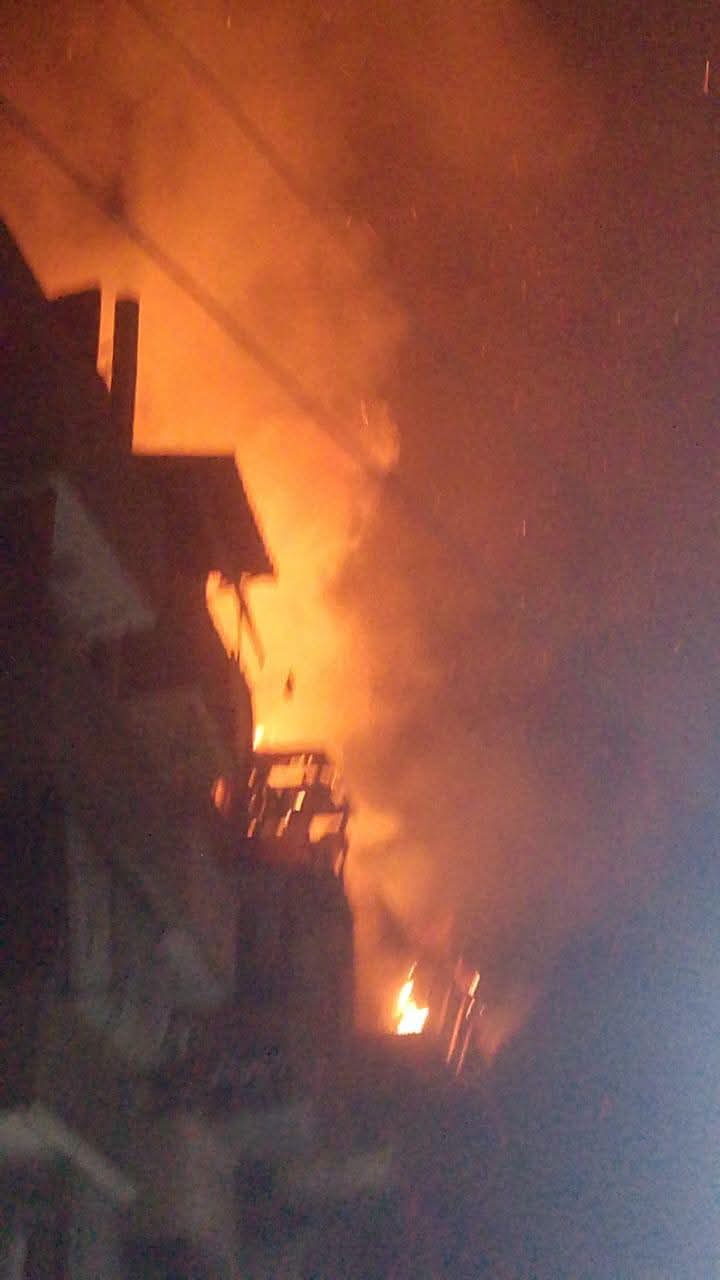 السيطرة على حريق بسوق كفر البدماص في الدقهلية السيطرة على حريق بسوق كفر البدماص في الدقهلية
