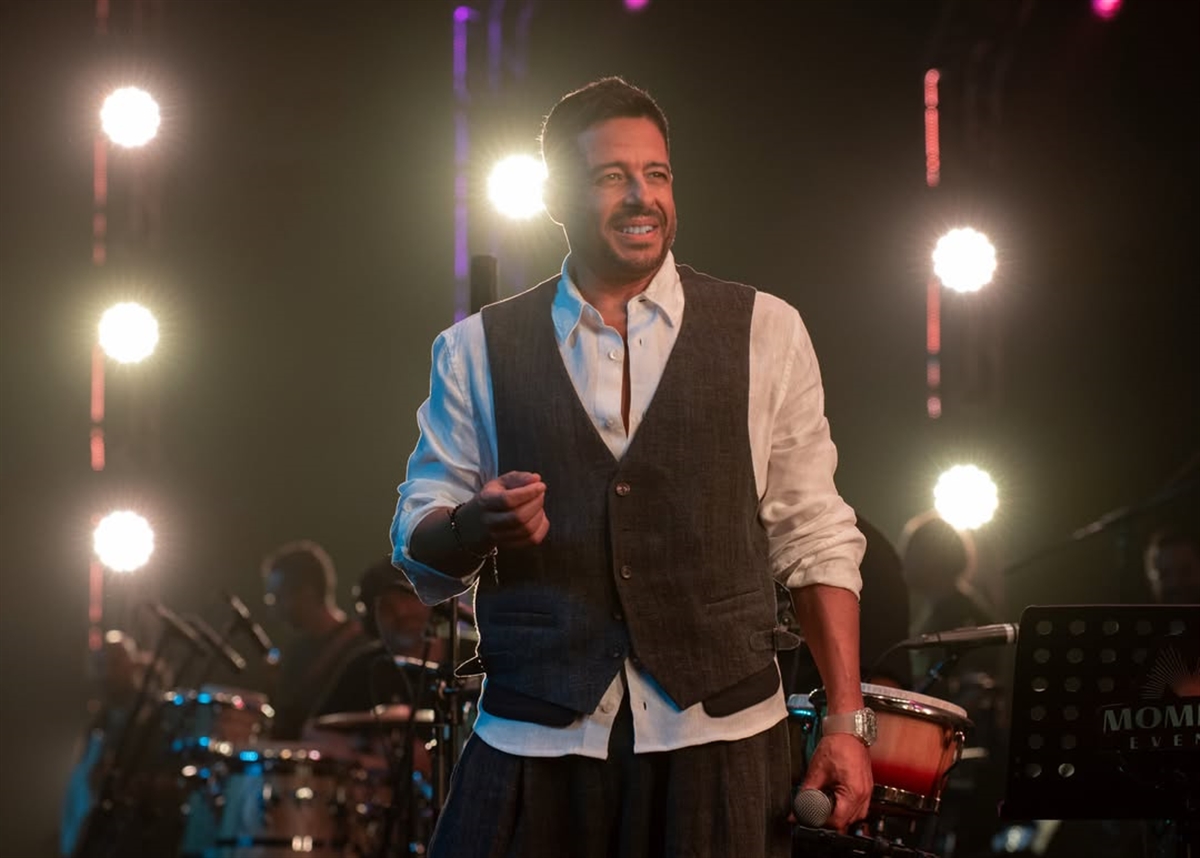 محمد حماقي يخطف الأنظار بإطلالة Smart Casual في أبوظبي محمد حماقي يخطف الأنظار بإطلالة Smart Casual في أبوظبي