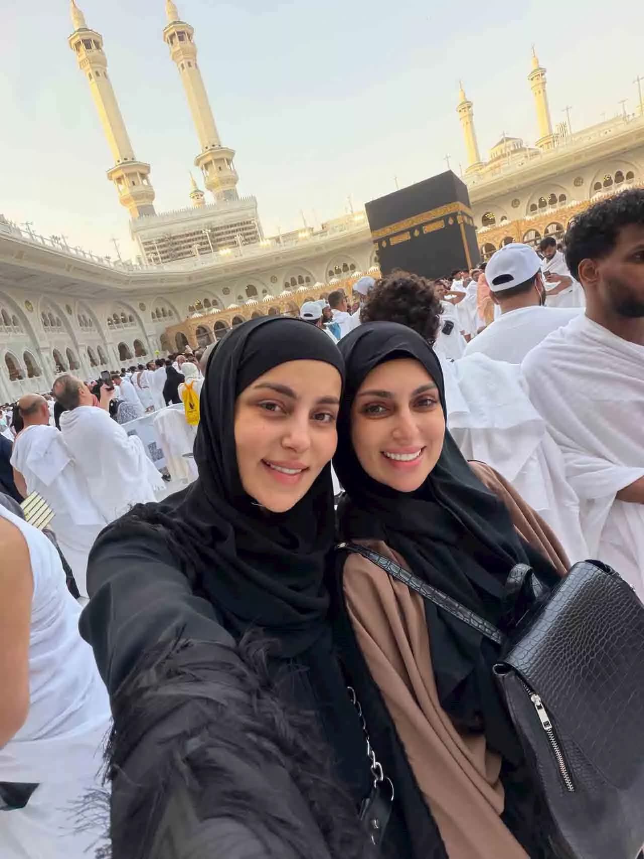 إسراء عبدالفتاح تؤدي العمرة وتشارك صورًا من الحرم