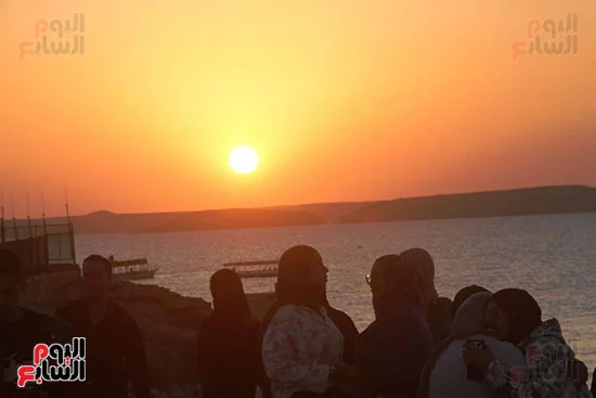 انبهار-السائحين-بلحظة-تعامد-الشمس-على-وجه-رمسيس-الثاني-بأبوسمبل-(5) انبهار-السائحين-بلحظة-تعامد-الشمس-على-وجه-رمسيس-الثاني-بأبوسمبل-(5)