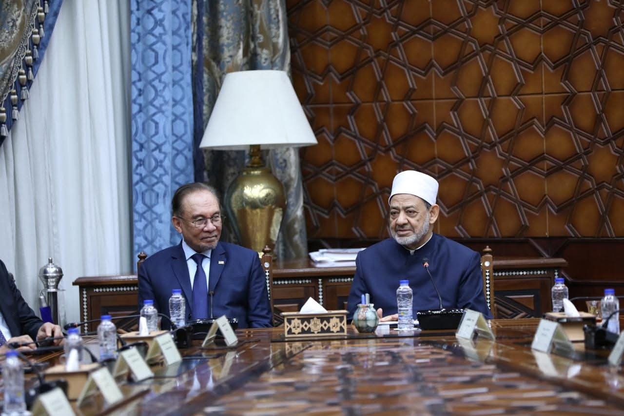 الإمام الأكبر يؤكد مواصلة رسالة الأزهر في نشر علوم الدين الإمام الأكبر يؤكد مواصلة رسالة الأزهر في نشر علوم الدين