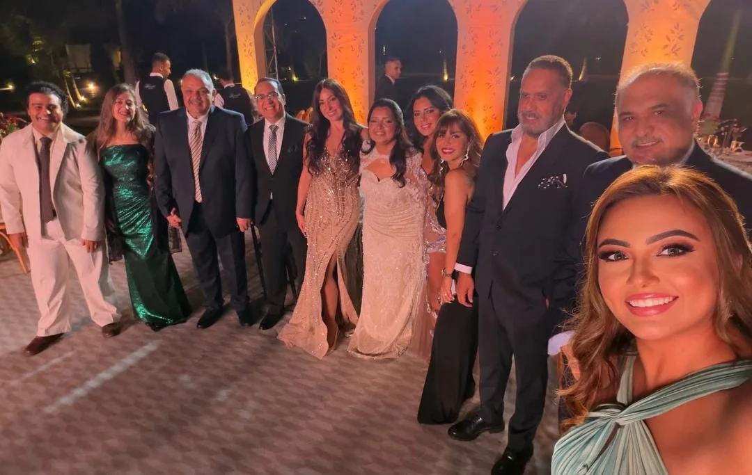 تامر حسني وأحمد سعد خلال إحياء حفل زفاف ابنة المخرجة شيرين عادل (2) تامر حسني وأحمد سعد خلال إحياء حفل زفاف ابنة المخرجة شيرين عادل (2)