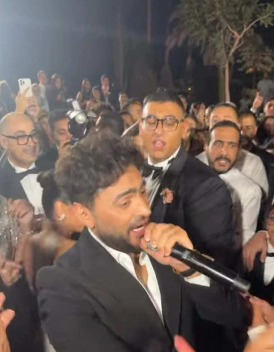 تامر حسني وأحمد سعد خلال إحياء حفل زفاف ابنة المخرجة شيرين عادل (5) تامر حسني وأحمد سعد خلال إحياء حفل زفاف ابنة المخرجة شيرين عادل (5)