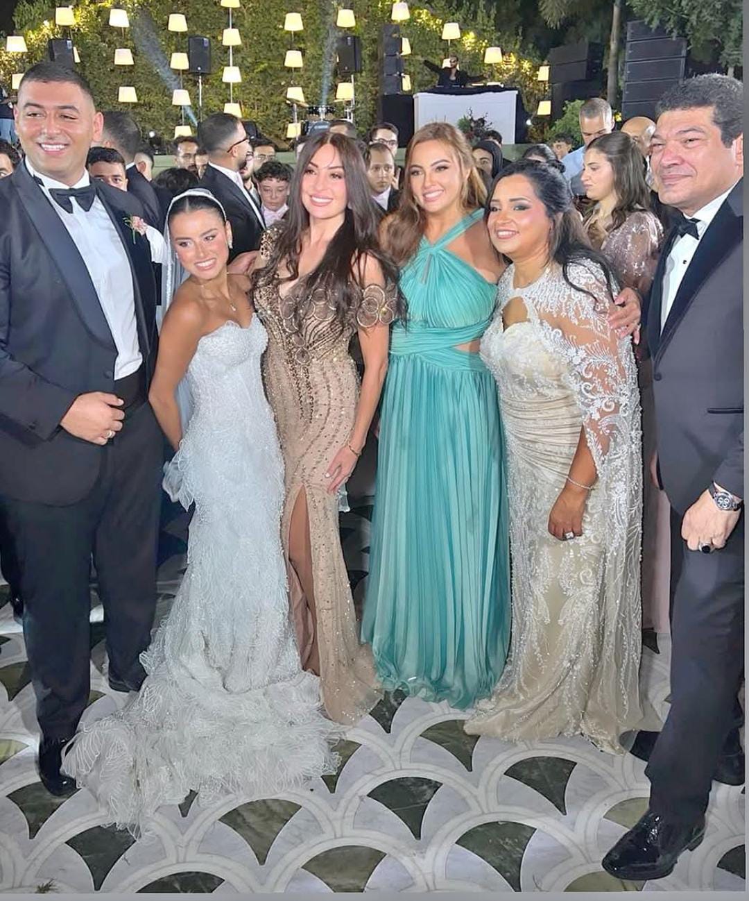 تامر حسني وأحمد سعد خلال إحياء حفل زفاف ابنة المخرجة شيرين عادل (8) تامر حسني وأحمد سعد خلال إحياء حفل زفاف ابنة المخرجة شيرين عادل (8)