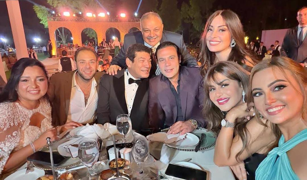 تامر حسني وأحمد سعد خلال إحياء حفل زفاف ابنة المخرجة شيرين عادل (7) تامر حسني وأحمد سعد خلال إحياء حفل زفاف ابنة المخرجة شيرين عادل (7)