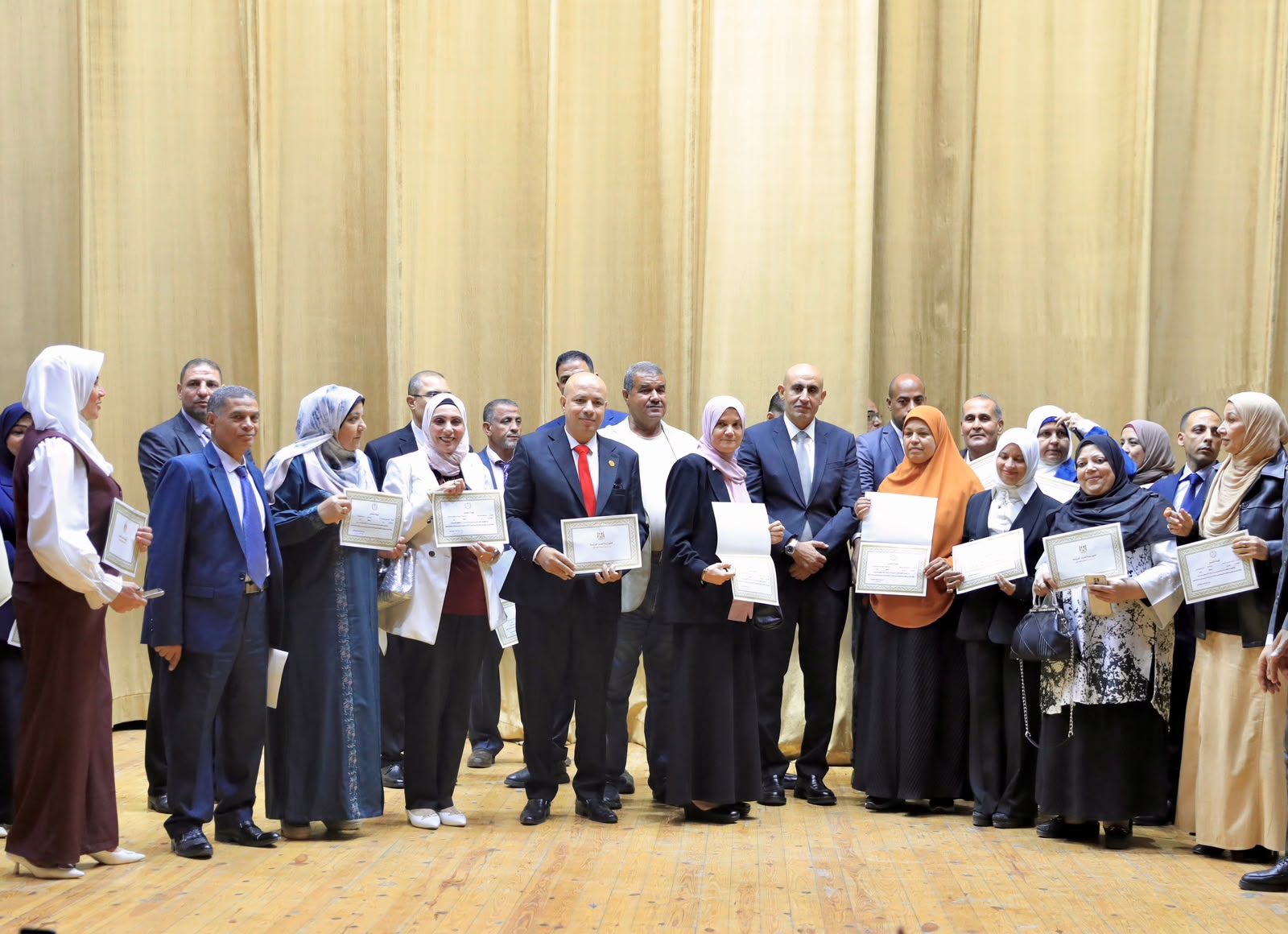 وزير التعليم يكرم 216 مدير مدرسة تقديرًا لجهودهم