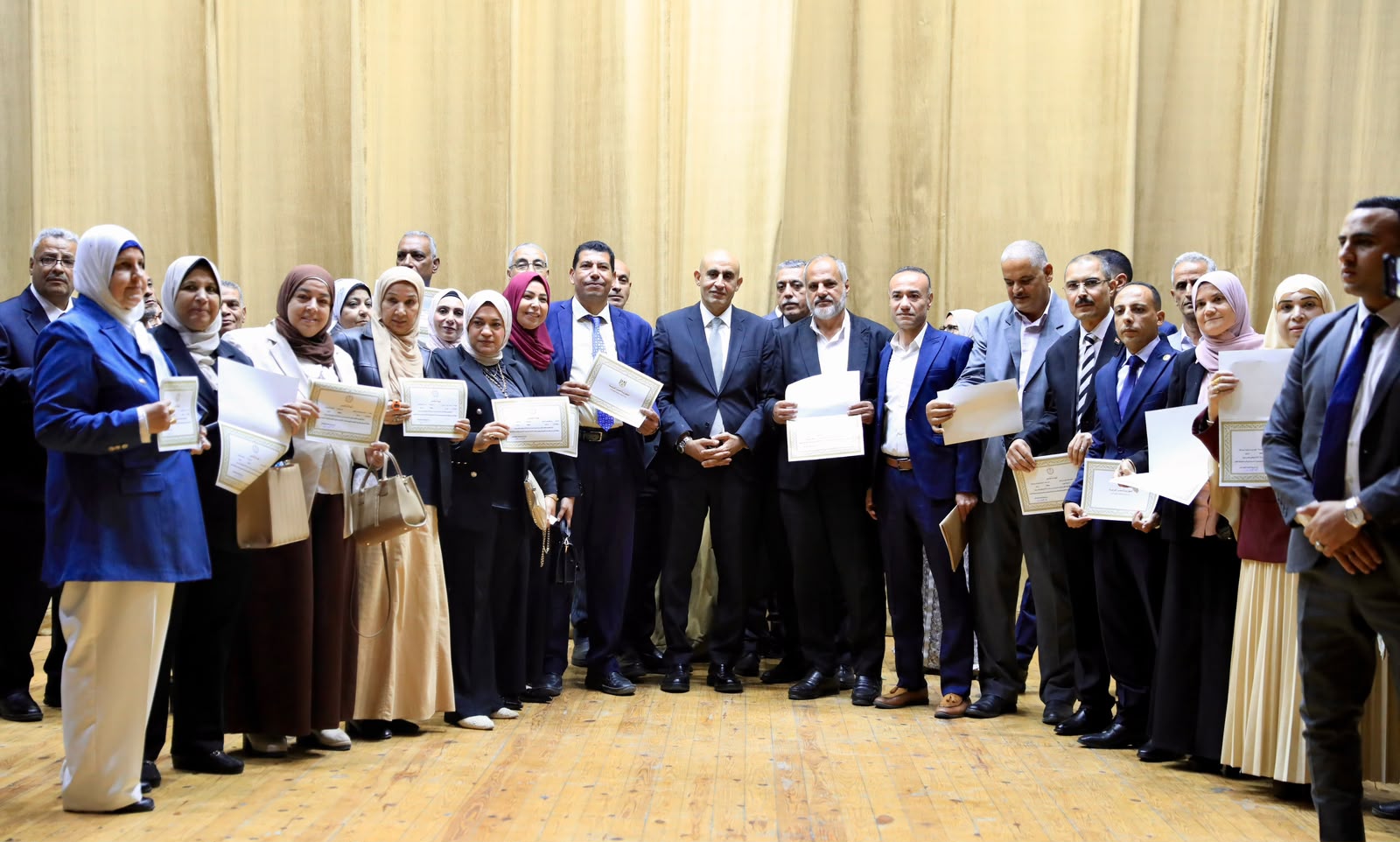 وزير التعليم يكرم 216 مدير مدرسة تقديرًا لجهودهم
