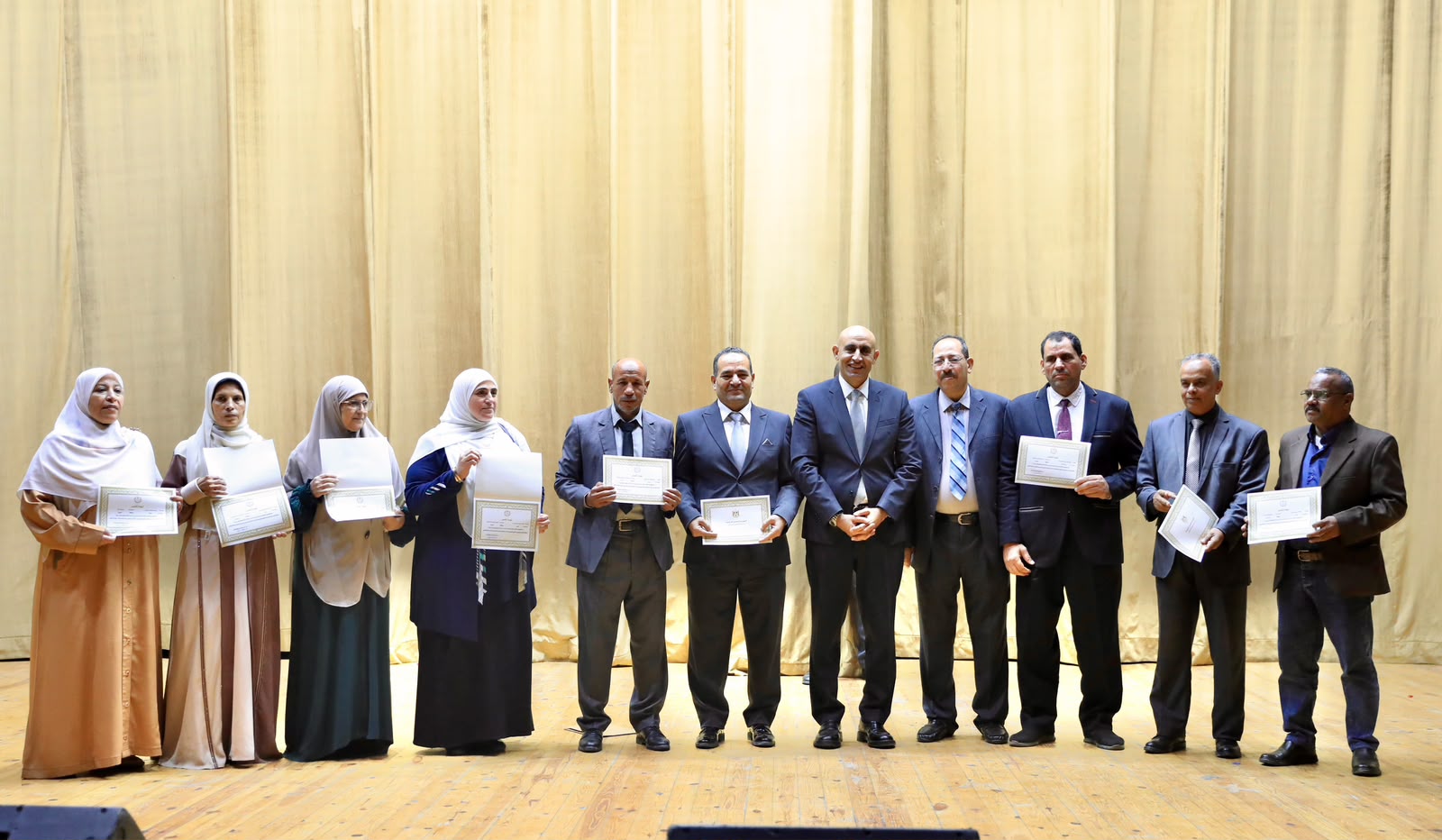 وزير التعليم يكرم 216 مدير مدرسة تقديرًا لجهودهم