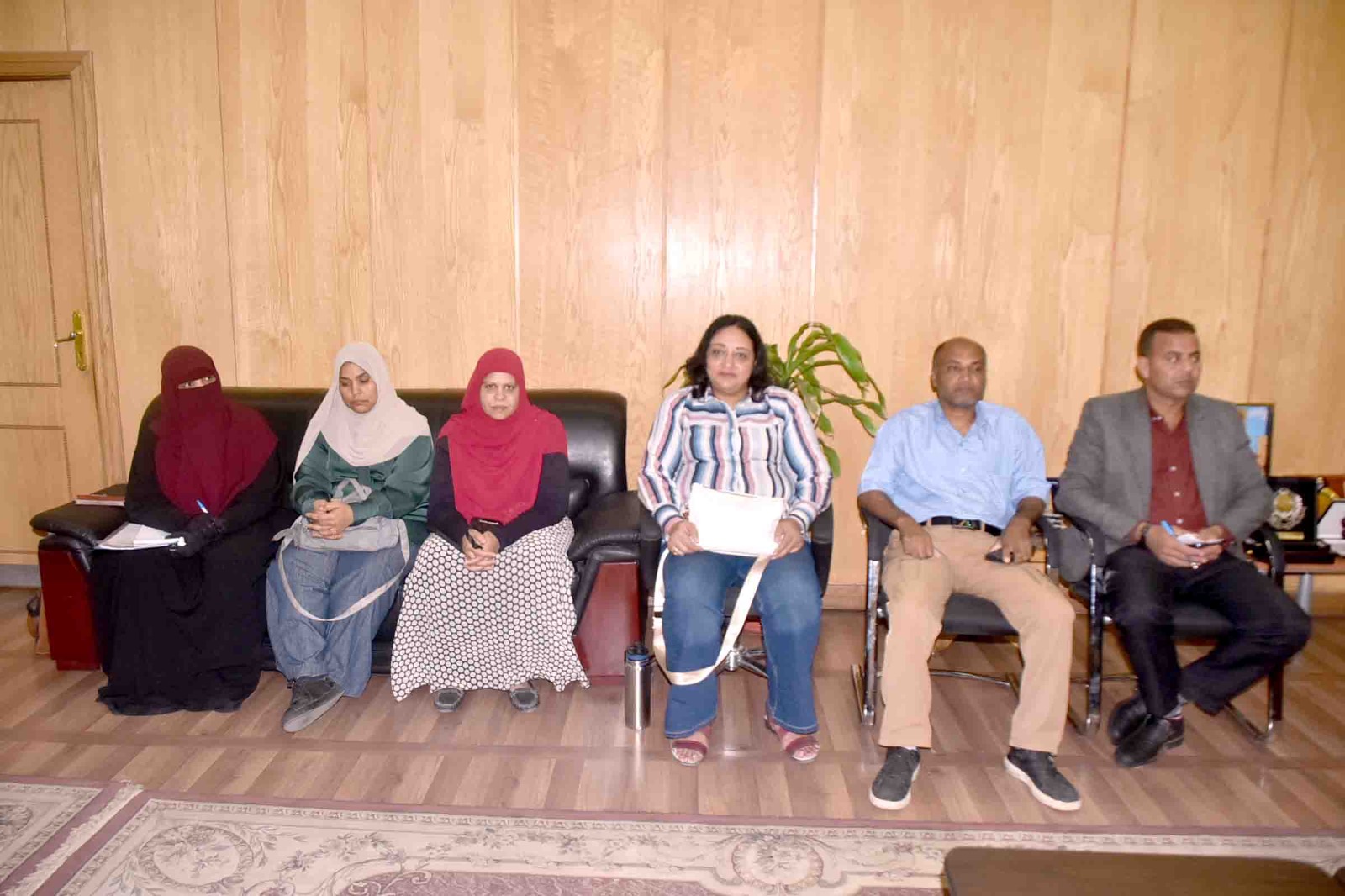 الأقصر توجه بحصر حملة الماجستير والدكتوراه بالجهاز الإداري الأقصر توجه بحصر حملة الماجستير والدكتوراه بالجهاز الإداري