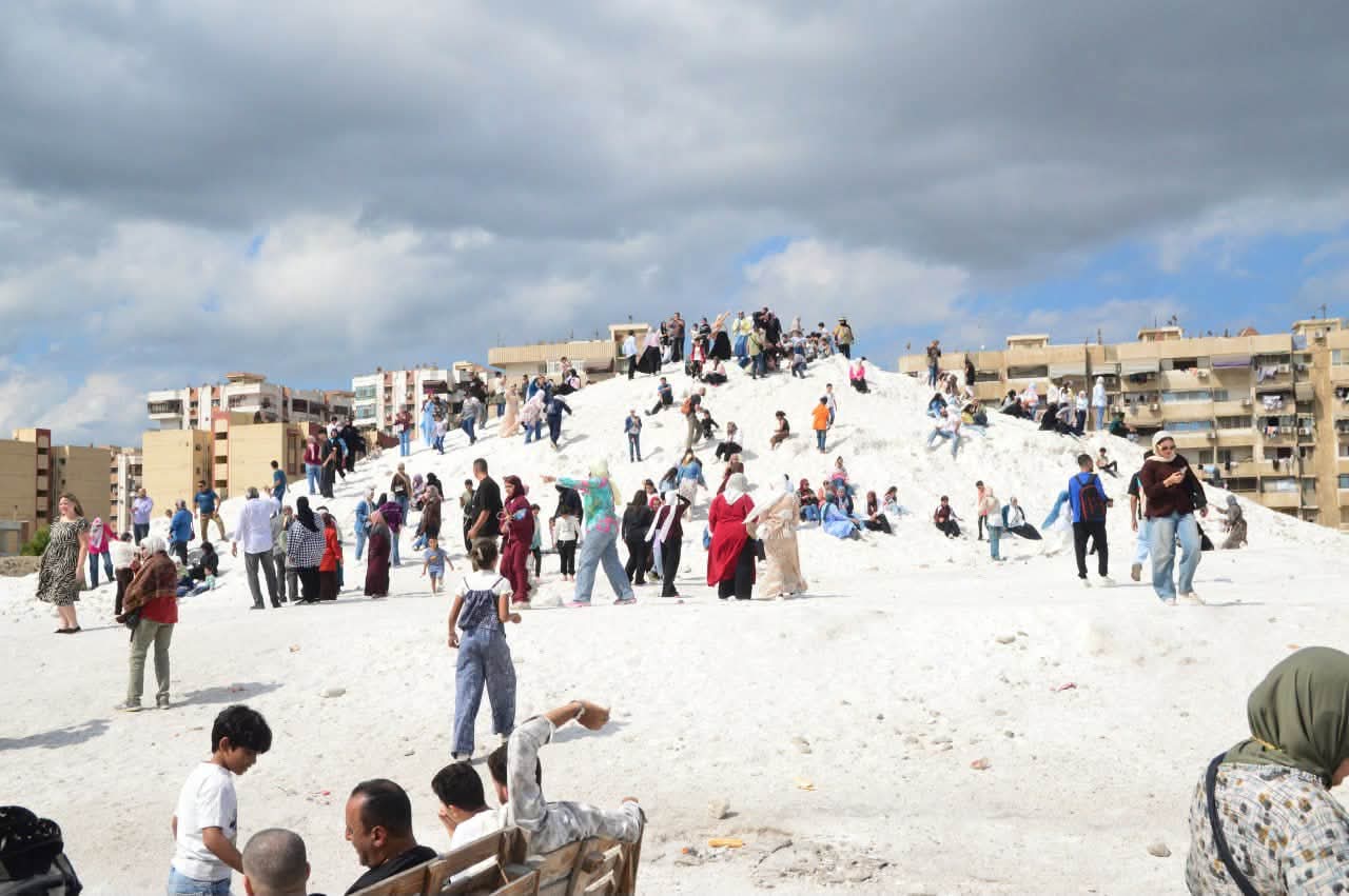 جبال الملح ببورفؤاد تستقبل زوار بورسعيد والمحافظات جبال الملح ببورفؤاد تستقبل زوار بورسعيد والمحافظات