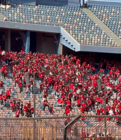 جماهير الأهلي تملأ مدرجات القاهرة قبل قمة الزمالك