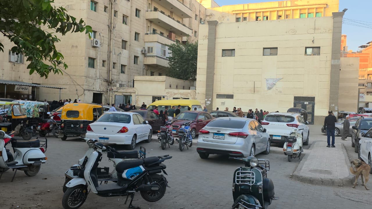 حزن في المحلة خلال تشييع ضحيتي حادث المنزل المنهار حزن في المحلة خلال تشييع ضحيتي حادث المنزل المنهار