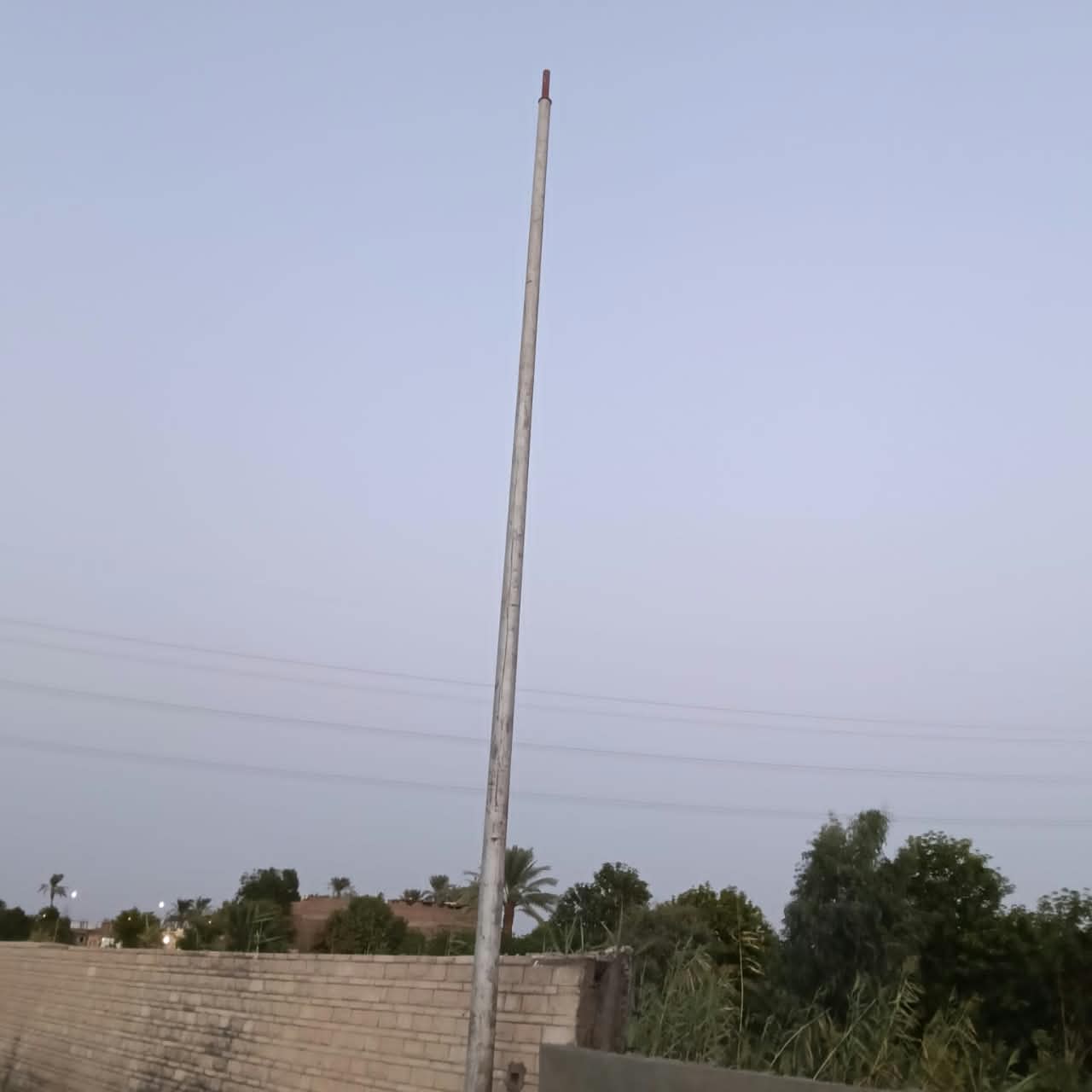 حملات مكثفة بالقرنة لرفع كفاءة الطرق والإنارة حملات مكثفة بالقرنة لرفع كفاءة الطرق والإنارة