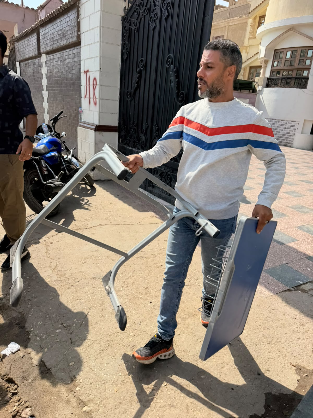 حي الهرم يصادر محتويات مدرسة وبيتش باجي بالمنصورية وكفر الجبل حي الهرم يصادر محتويات مدرسة وبيتش باجي بالمنصورية وكفر الجبل