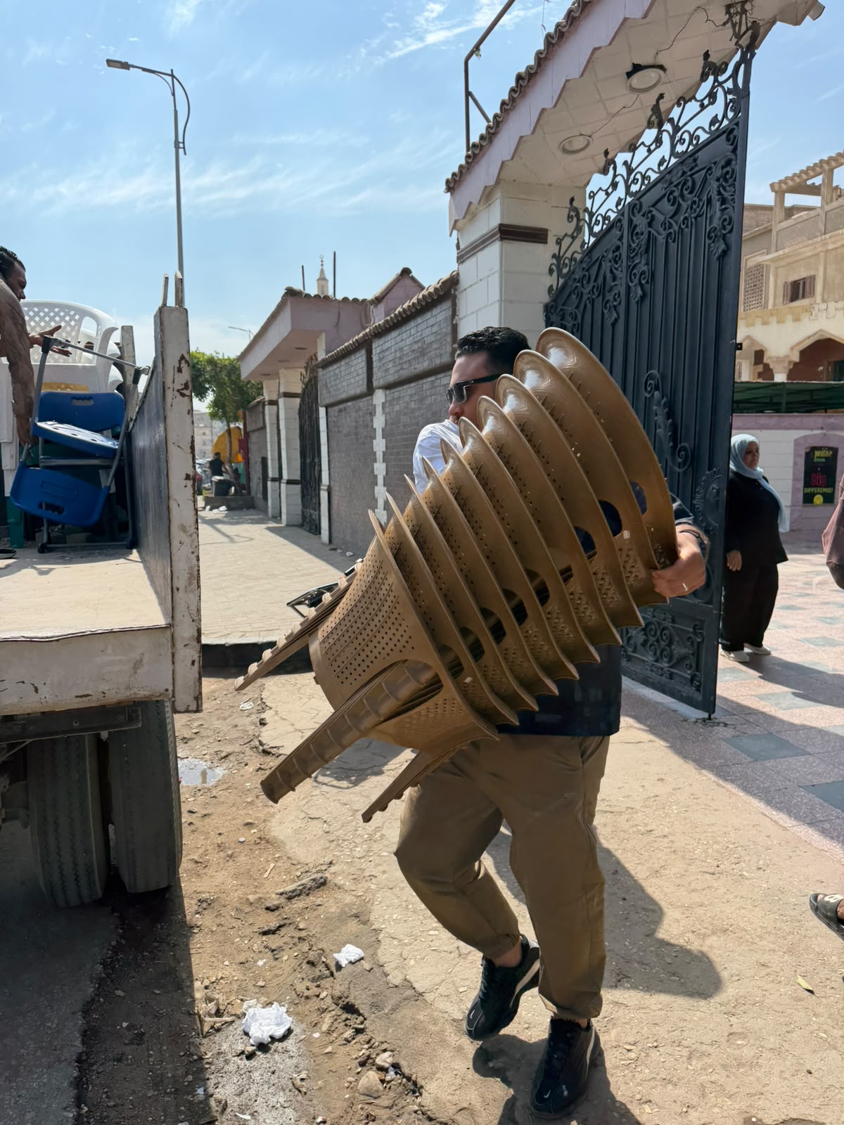حي الهرم يصادر محتويات مدرسة وبيتش باجي بالمنصورية وكفر الجبل حي الهرم يصادر محتويات مدرسة وبيتش باجي بالمنصورية وكفر الجبل