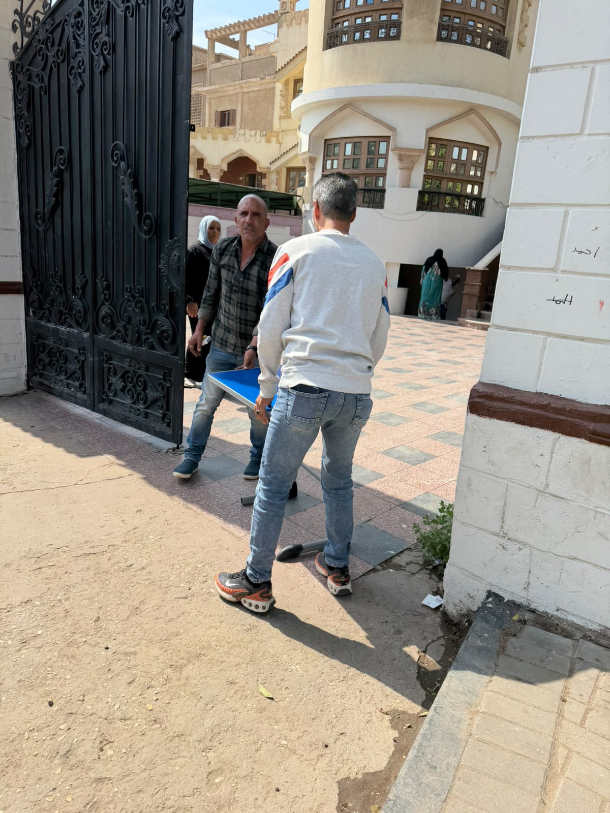حي الهرم يصادر محتويات مدرسة وبيتش باجي بالمنصورية وكفر الجبل حي الهرم يصادر محتويات مدرسة وبيتش باجي بالمنصورية وكفر الجبل