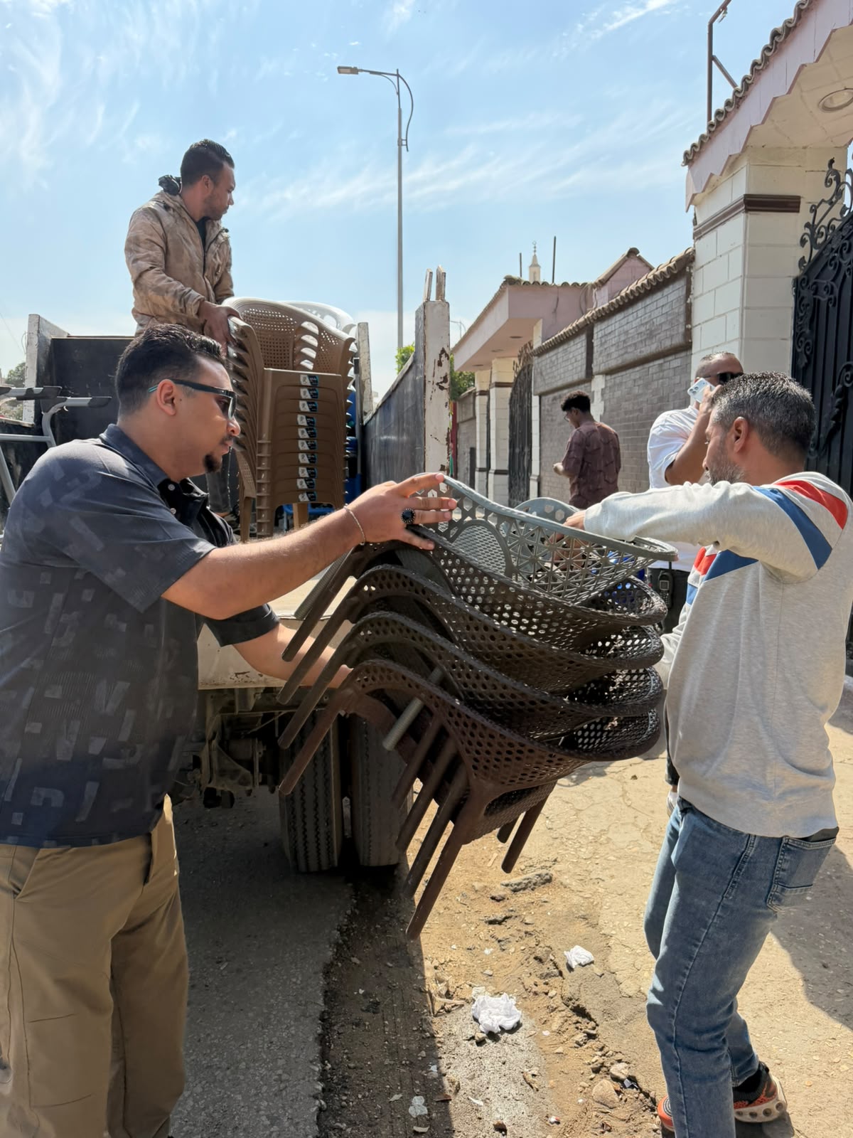 حي الهرم يصادر محتويات مدرسة وبيتش باجي بالمنصورية وكفر الجبل حي الهرم يصادر محتويات مدرسة وبيتش باجي بالمنصورية وكفر الجبل