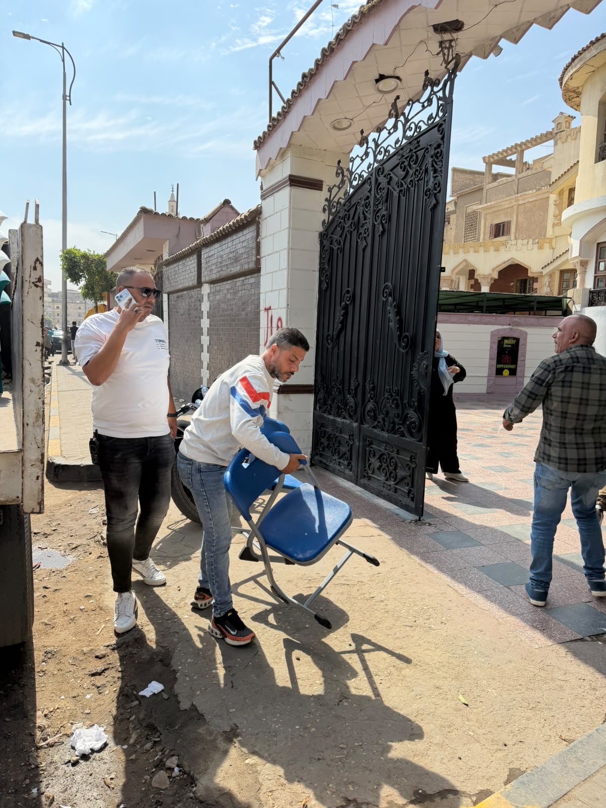 حي الهرم يصادر محتويات مدرسة وبيتش باجي بالمنصورية وكفر الجبل حي الهرم يصادر محتويات مدرسة وبيتش باجي بالمنصورية وكفر الجبل