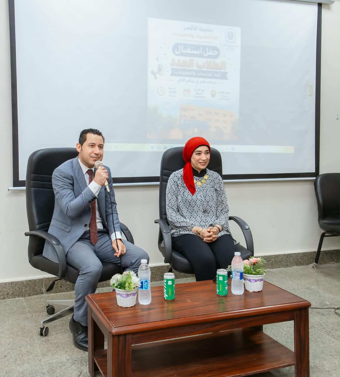 رئيس جامعة الأقصر تشهد استقبال طلاب الحاسبات وتكرم المتفوقين رئيس جامعة الأقصر تشهد استقبال طلاب الحاسبات وتكرم المتفوقين