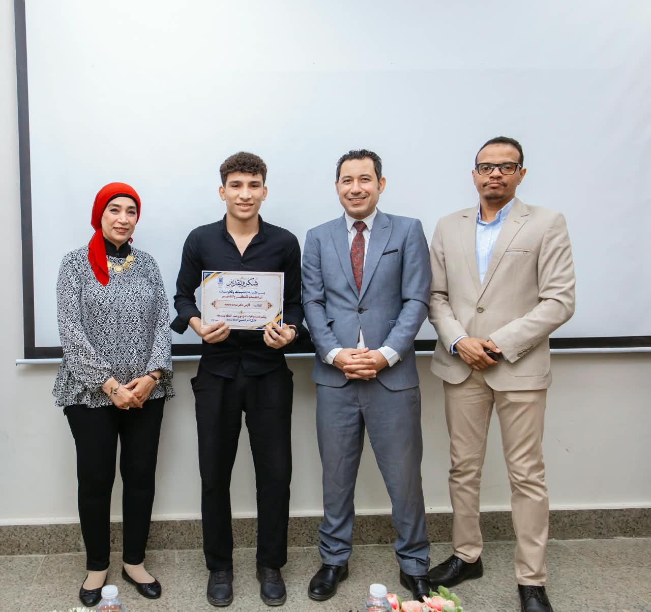 رئيس جامعة الأقصر تشهد استقبال طلاب الحاسبات وتكرم المتفوقين رئيس جامعة الأقصر تشهد استقبال طلاب الحاسبات وتكرم المتفوقين