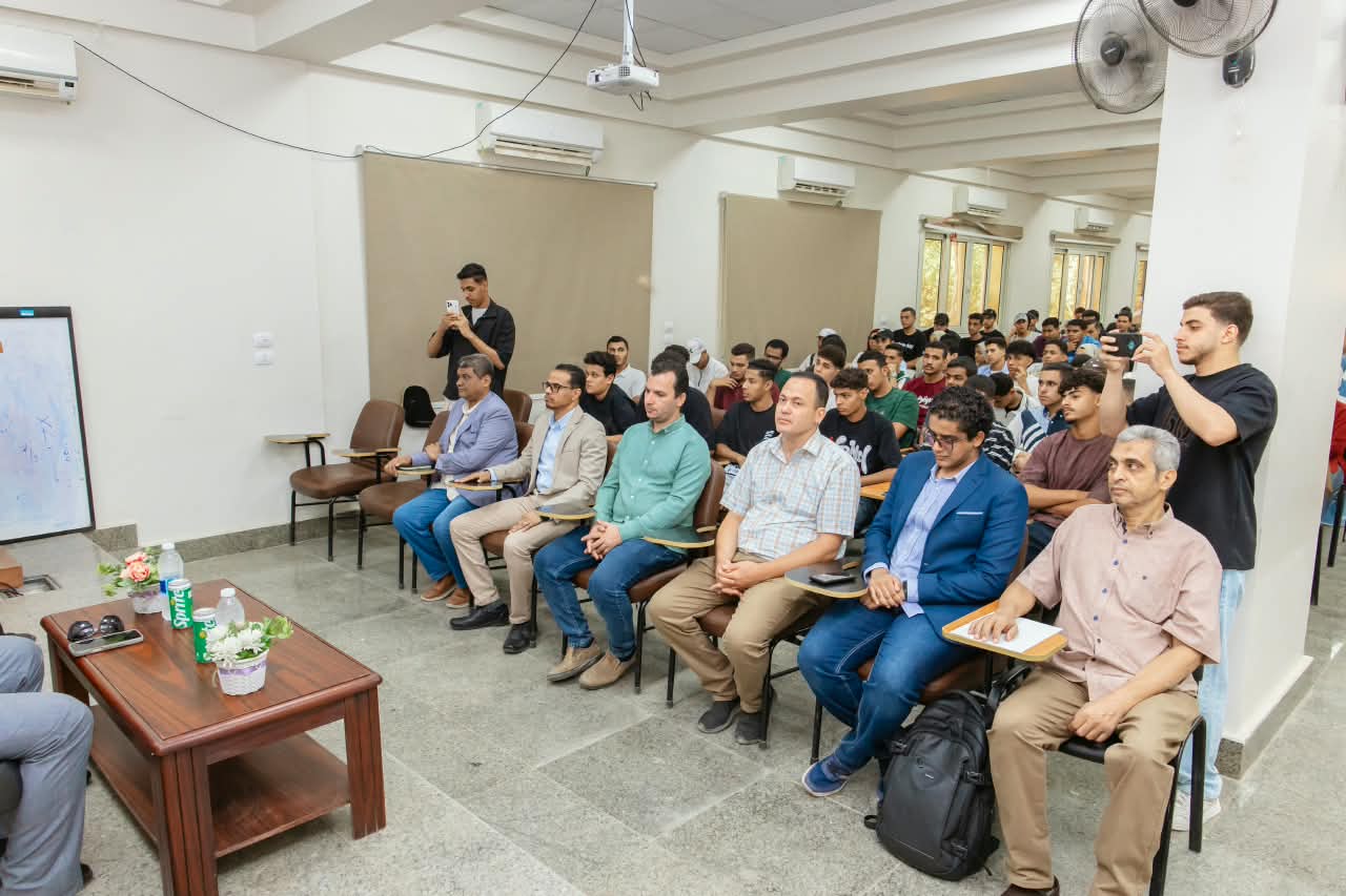 رئيس جامعة الأقصر تشهد استقبال طلاب الحاسبات وتكرم المتفوقين رئيس جامعة الأقصر تشهد استقبال طلاب الحاسبات وتكرم المتفوقين