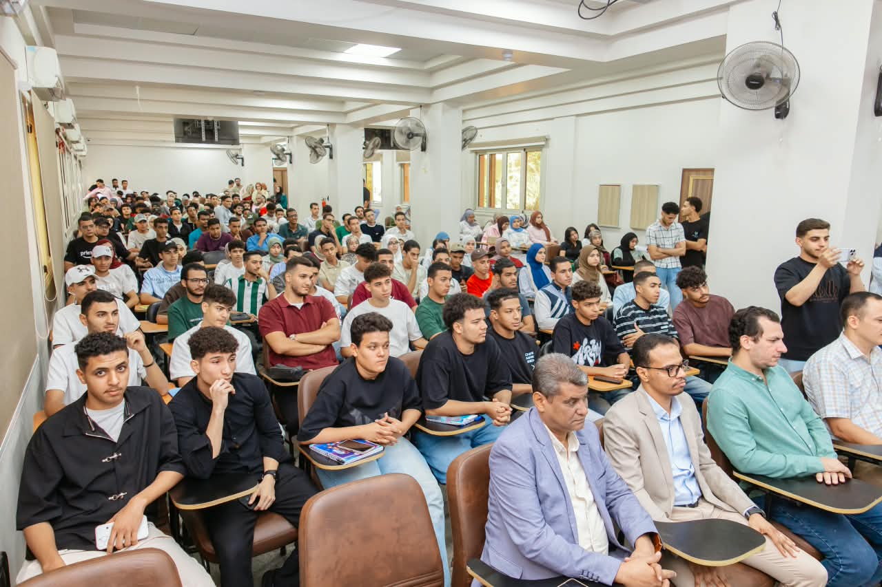 رئيس جامعة الأقصر تشهد استقبال طلاب الحاسبات وتكرم المتفوقين رئيس جامعة الأقصر تشهد استقبال طلاب الحاسبات وتكرم المتفوقين