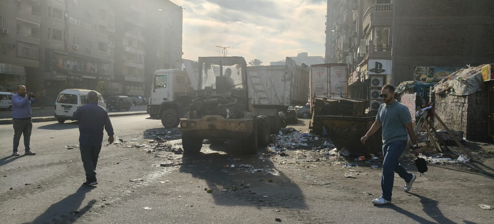 رفع 1500 طن مخلفات من أسفل دائري الهرم واللبيني فيصل رفع 1500 طن مخلفات من أسفل دائري الهرم واللبيني فيصل