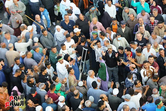 زفة بالمزمار والطبل البلدي تصل مسجد السيد البدوي احتفالاً بمولده