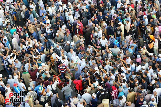 زفة بالمزمار والطبل البلدي بمحيط مسجد السيد البدوي احتفالاً