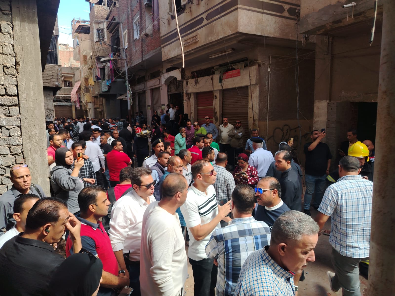 صرف إعانات عاجلة لأسر ضحايا عقار سوق اللبن بالمحلة صرف إعانات عاجلة لأسر ضحايا عقار سوق اللبن بالمحلة